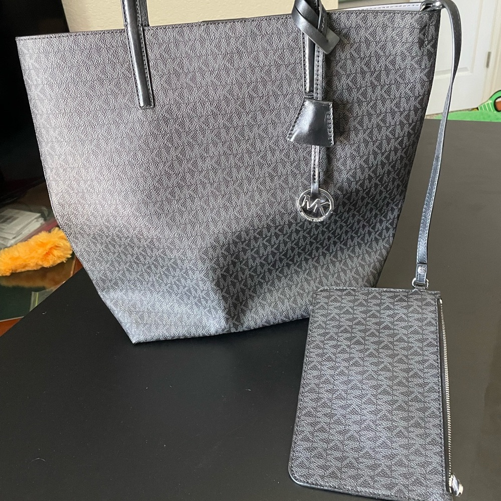 *Like New* Michael Kors Gray Tote and Wristlet Set